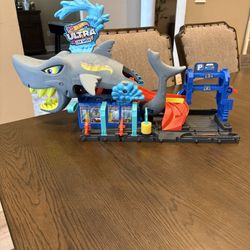 Hot Wheels City Track Set, Ultra Shark Car Wash