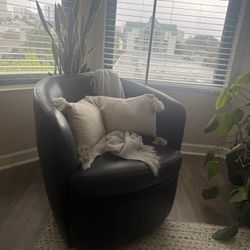 Leather Lounge Chair