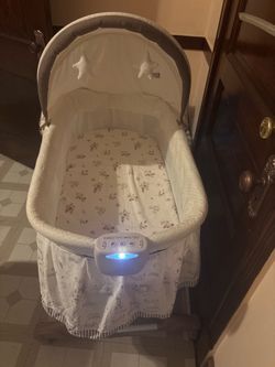 Delta Children Deluxe Sweet Dreams Bassinet