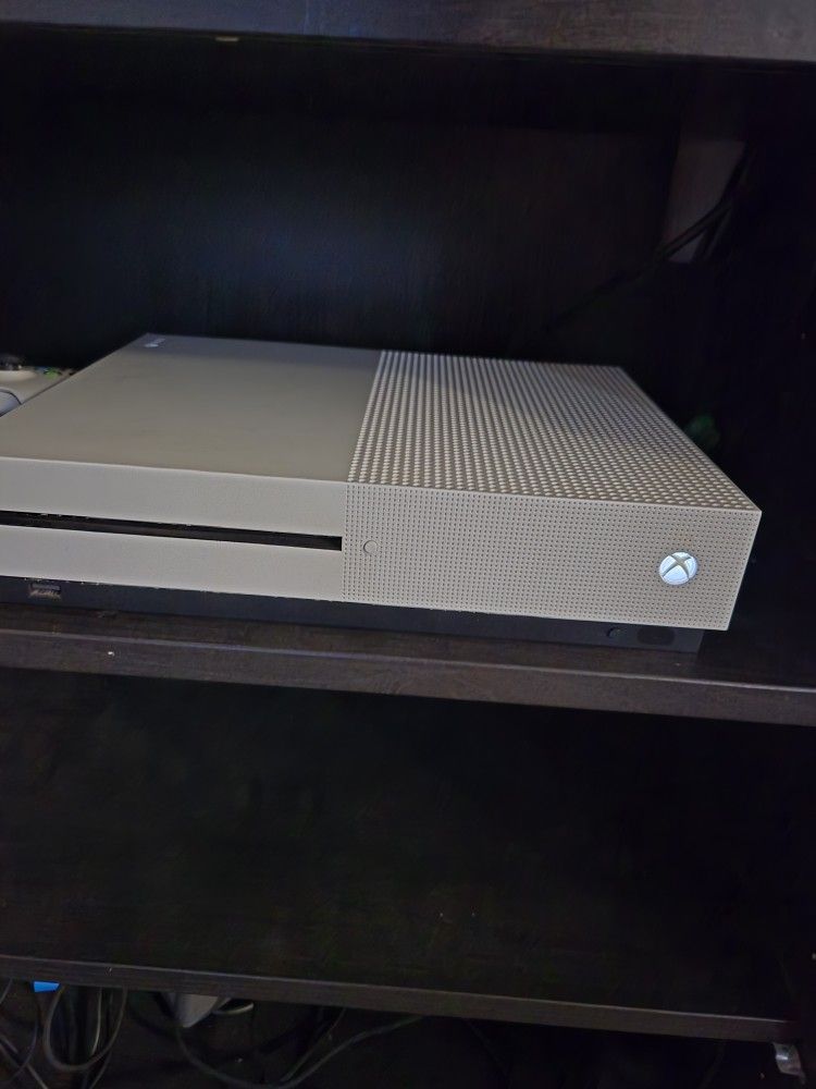 Xbox One S Works Beautifully (Read Description)