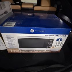 GE 2.0 Cu Ft Countertop Microwave (GCST20S1WSS)