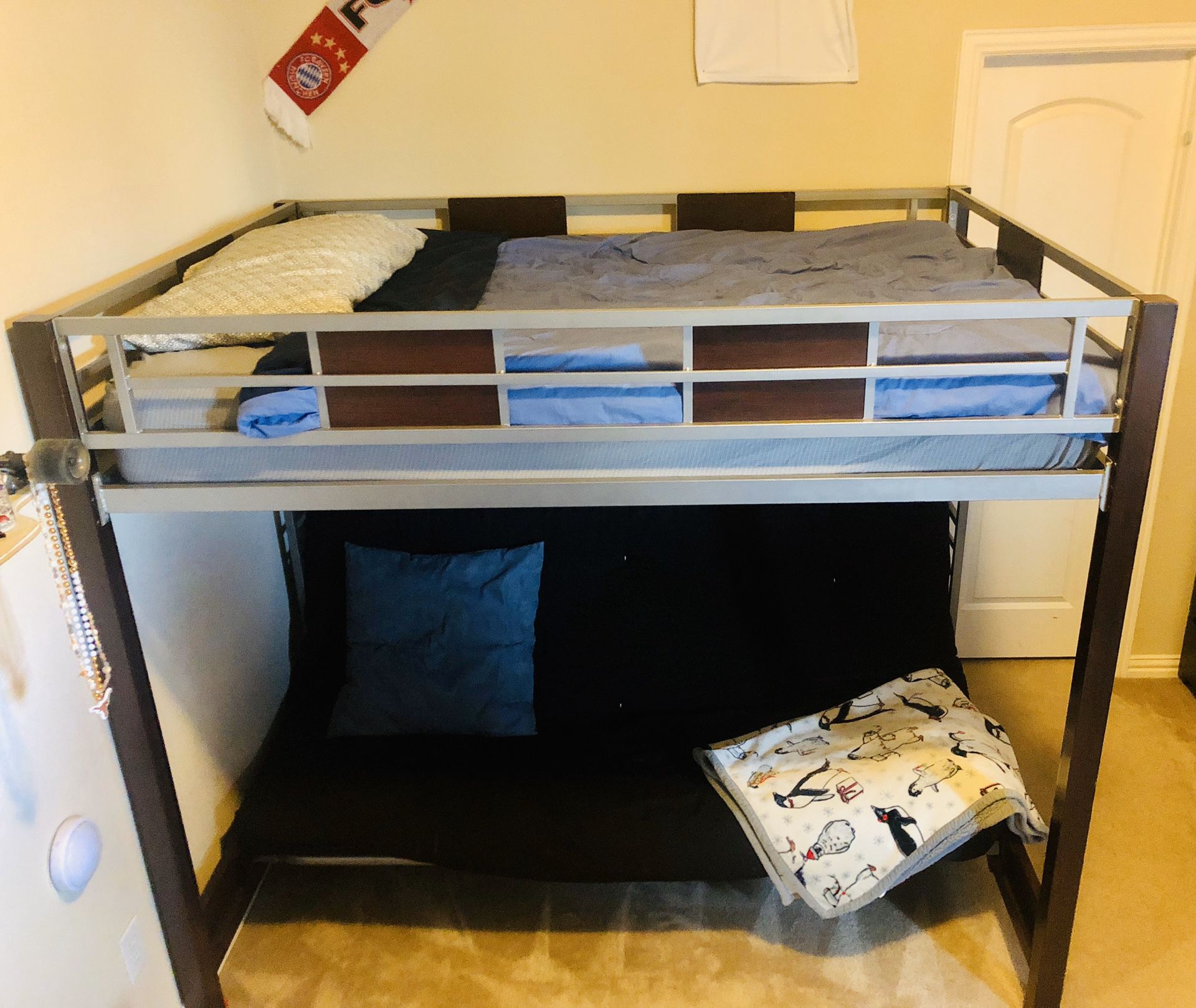 Bunk Bed Full size with mattresses