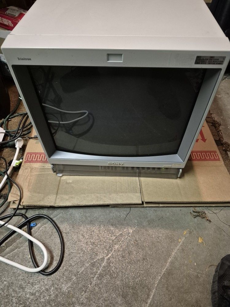 Sony Trinitron PVM-20M2MDU 600 Lines ULTIMATE RETRO GAMING UNIT