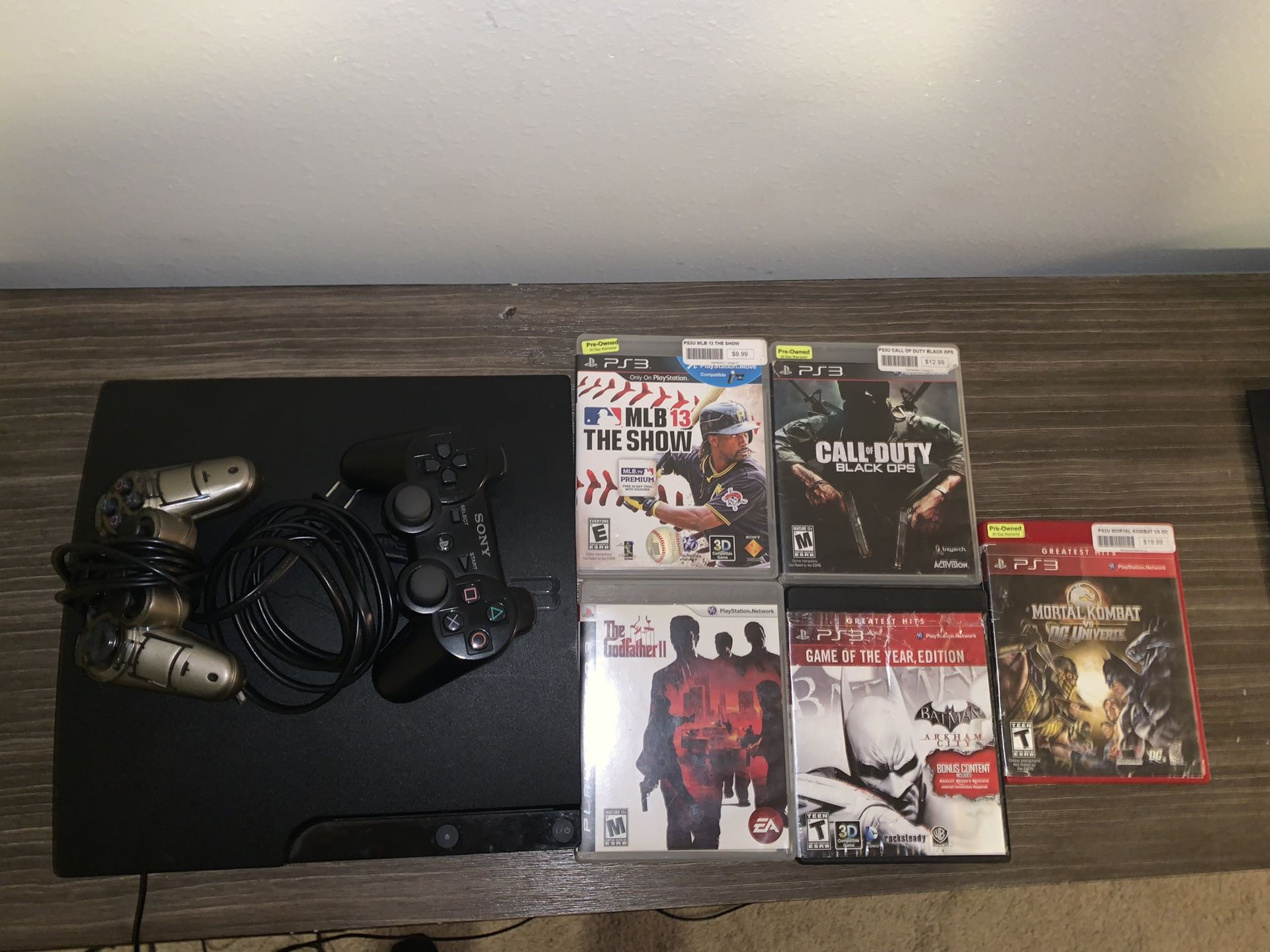 PS3 Slim 250 GB 7 Games 2 Controllers 