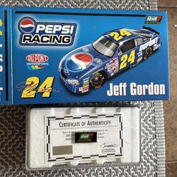 Jeff Gordon #24 DuPont Pepsi 2001 Revell Collection 1:24 Diecast w/ COA & Case