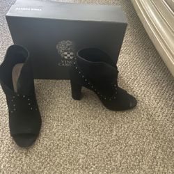 Size 9.5 Vince Camuto womens peep toe booties leather