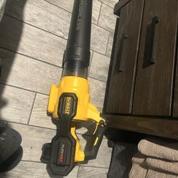 DeWalt Handheld Leaf Blower