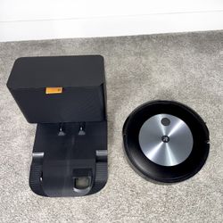 iRobot Roomba j7 Wi-Fi Vacuum Cleaner w/ Self Emptying Base