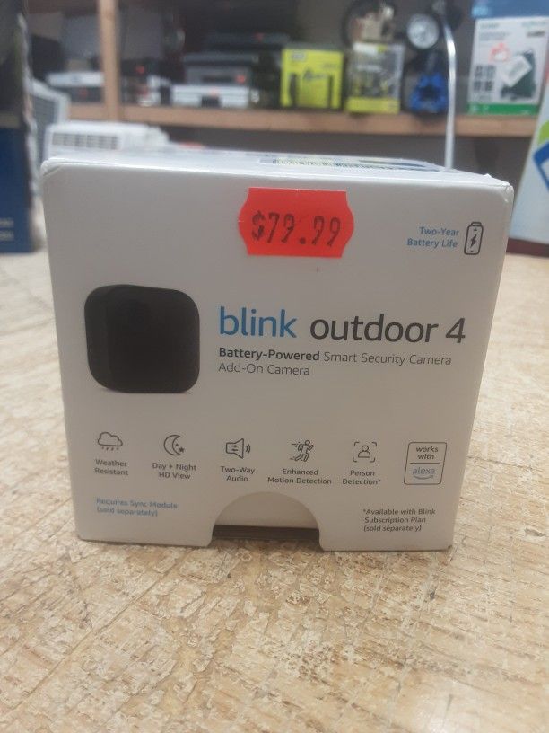 Blink_Outdoor 4 (4th Gen) 1 Camera System – Wire-free HD Smart Security Camera, two-year Battery Life, Enhanced Motion Detection + VIECAM USB drive an