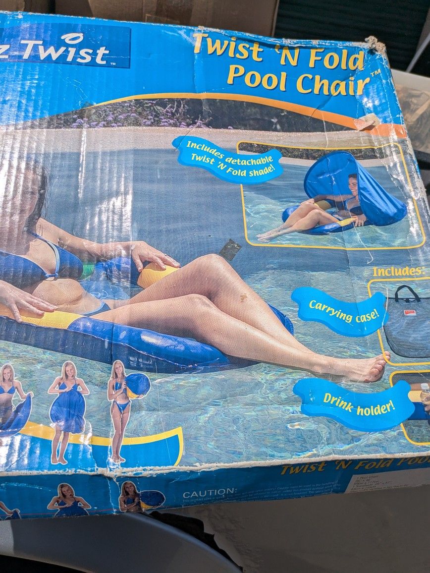 TWIST N FOLD POOL CHAIR