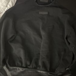 Black Essential Longsleeve