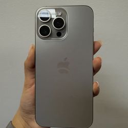 Apple iPhone 15 Pro Max - 256 GB -Natural Titanium (Unlocked)