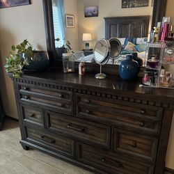 Dresser with mirror, quen size bed chest of drawer 2 night stands