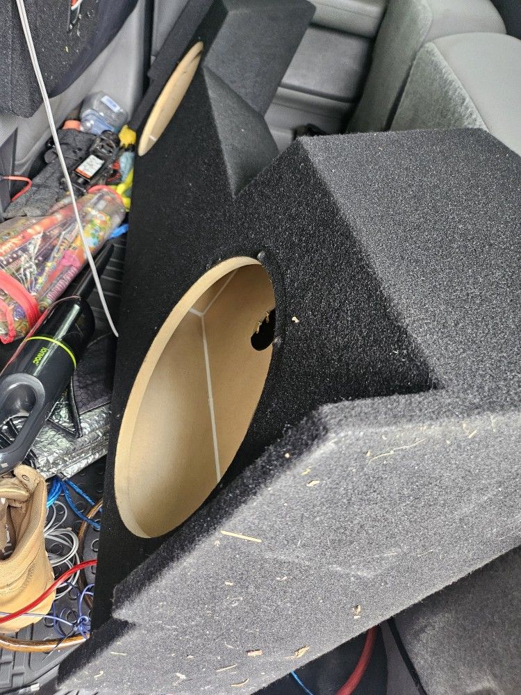 Atrend A202-12V speaker box