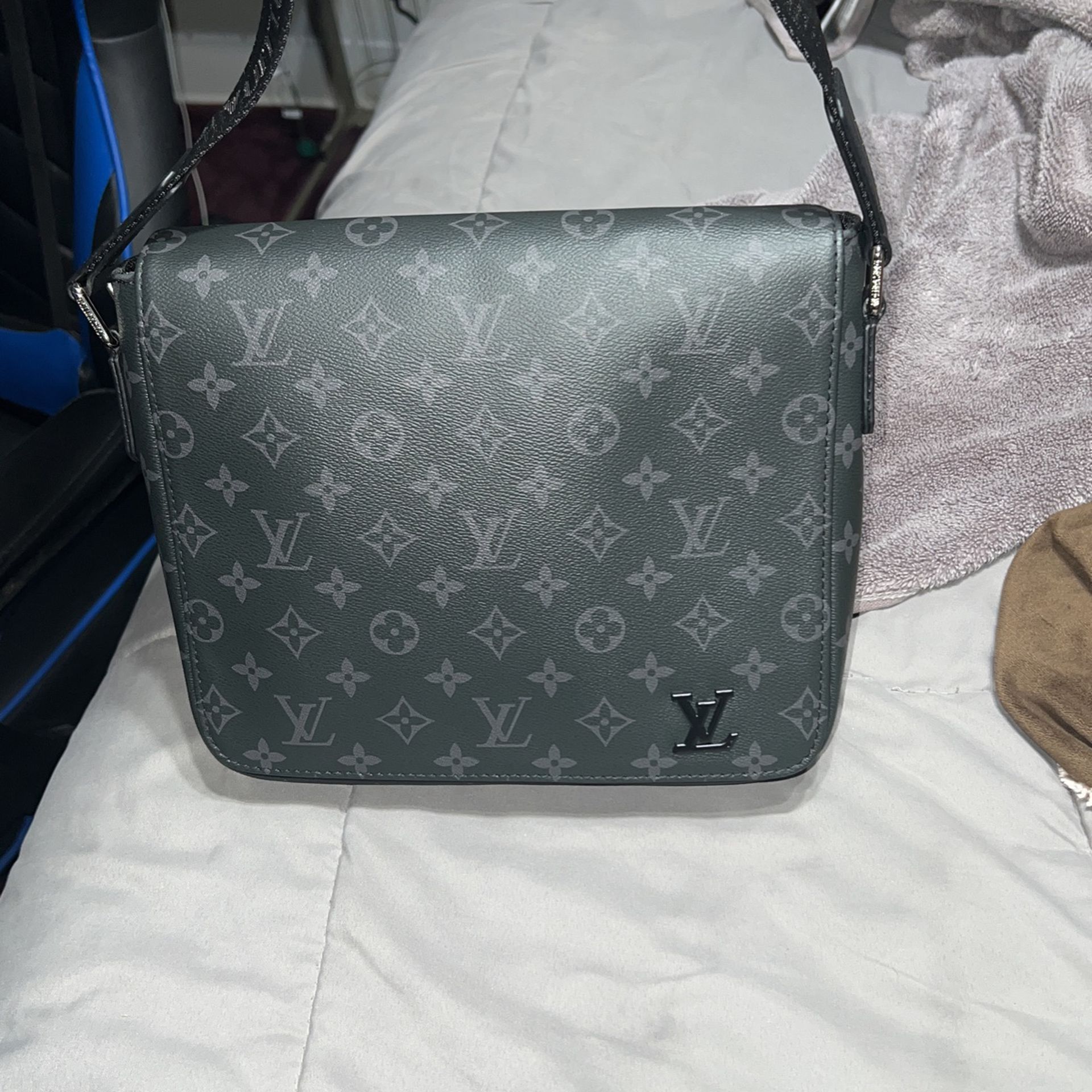 Authentic LV Women's Classic Bag Old Flower Messenger Bag for Sale in  Kalispell, MT - OfferUp