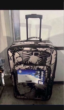 luggage  Medium brand new $80