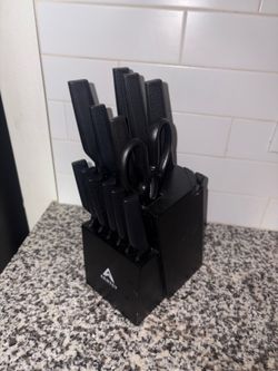 Set of kitchen knives