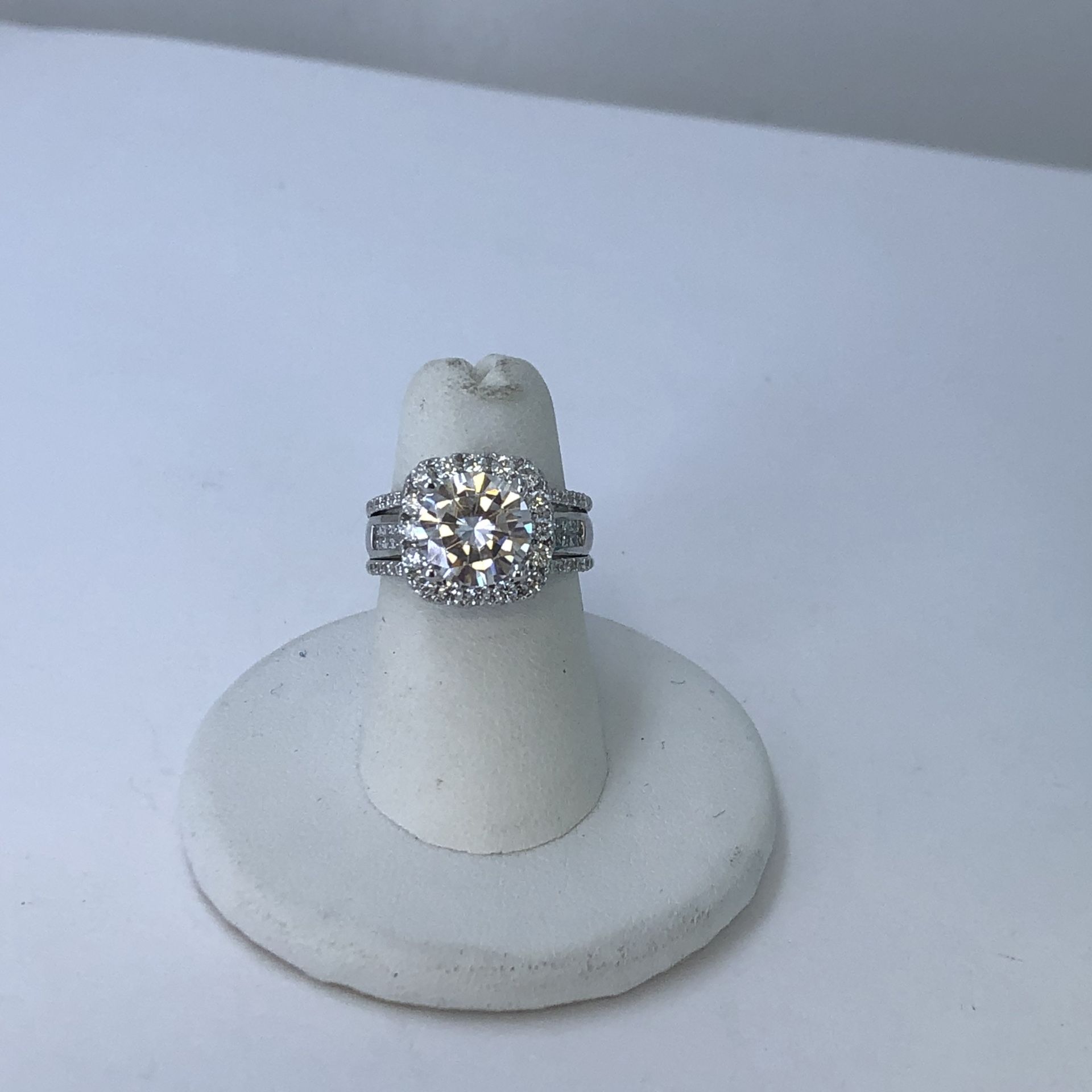 18k White Gold Moissanite & 1.5ct Diamonds Ring Size 5.75