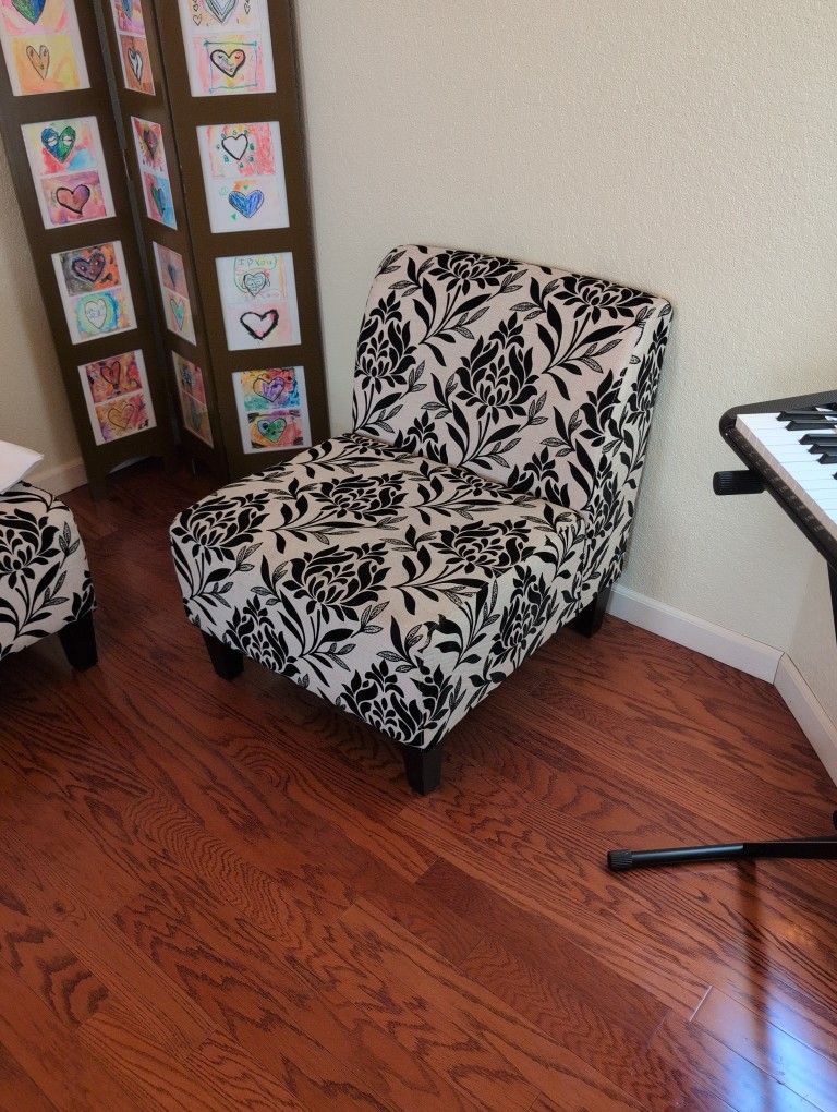 Cushioned Seats Perfect for living room or office