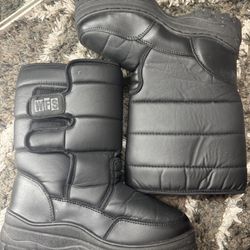 Black Snow Boots