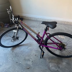 Selling Barely Used Schwinn Circuit Bicycle 