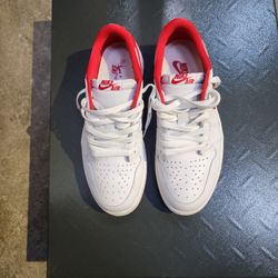 Android One Low Retro OG University White And Red Size 8.5 Men Excellent Condition