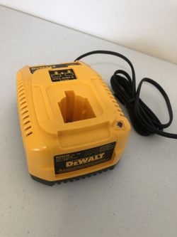 DEWALT 18-Volt 1-Hour Battery Charger
