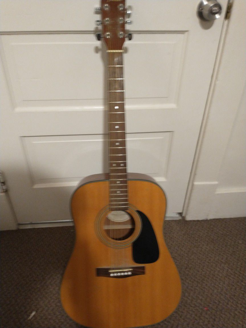 Fender DG-8S Dreadnought Guitar with Capo perfect condition