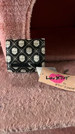 Luv Betsy Wallet