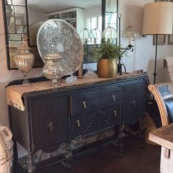 Beautiful Buffet Table 