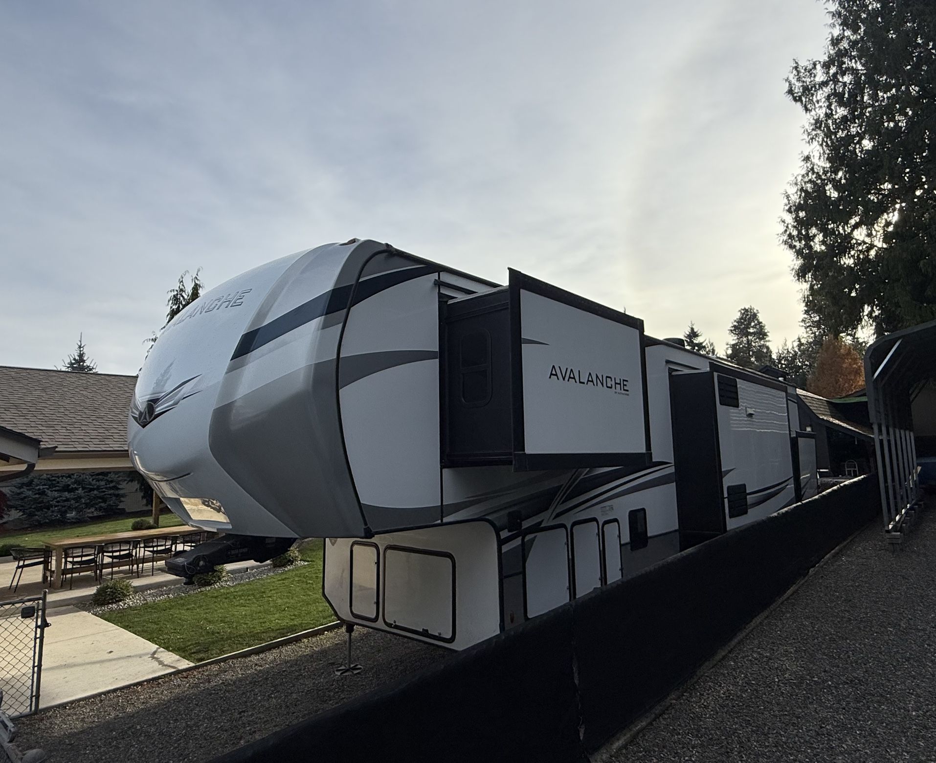 2022 Keystone Avalanche 390DS Fifth Wheel