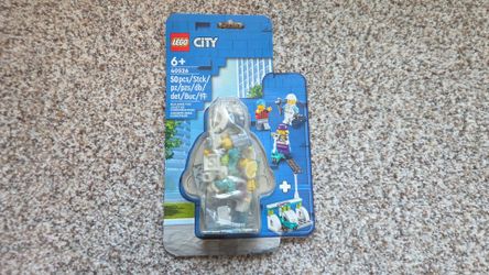 LEGO CITY: Electric Scooters and Charging Dock (40526)