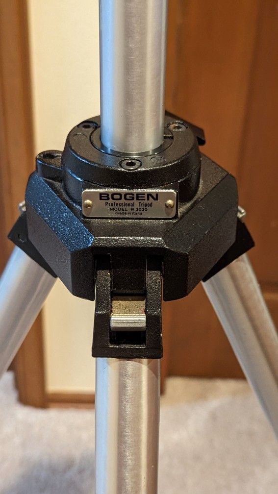 Vintage Bogen Manfrotto 3020 Professional Camera Tripod 3025 Head for