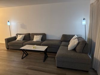 Sectional w/Coffee Table & Lamps