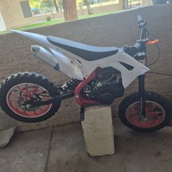 49cc  Throttle Calbe Just Needs To Be Put In, I Have  the Trottle Calbe And All. 