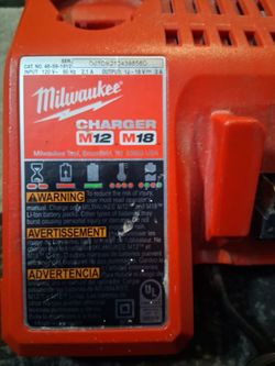 Milwaukee M12/M18 battery charger