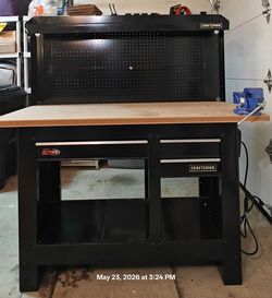 Like New CRAFTSMAN Work Bench with Drawers, shelves, Bench Vise Ductile Cast Iron & power strip in great condition.
L54"*W23"*H62"