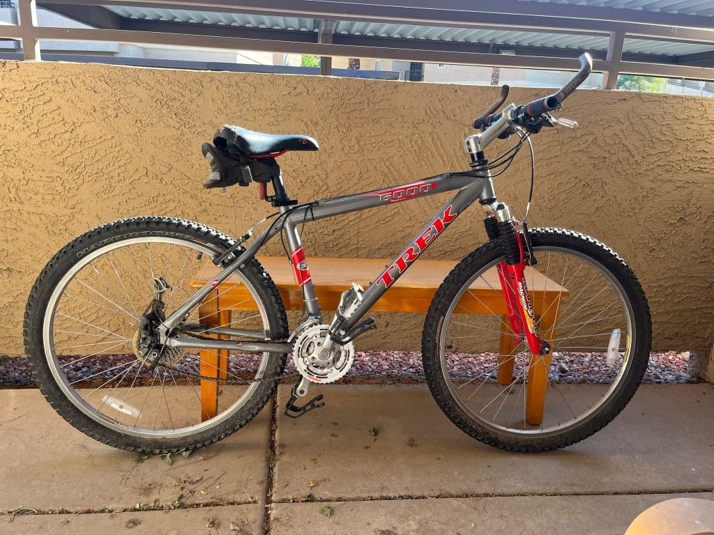 Mountain Bike Trek 6000. 26" Wheel Size 16" Frame Size