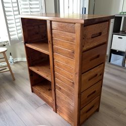 solid wood furniture/large chest of drawers 