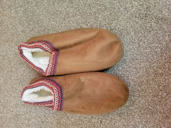Faux Suede Sherpa-Lined Slippers. Size  10