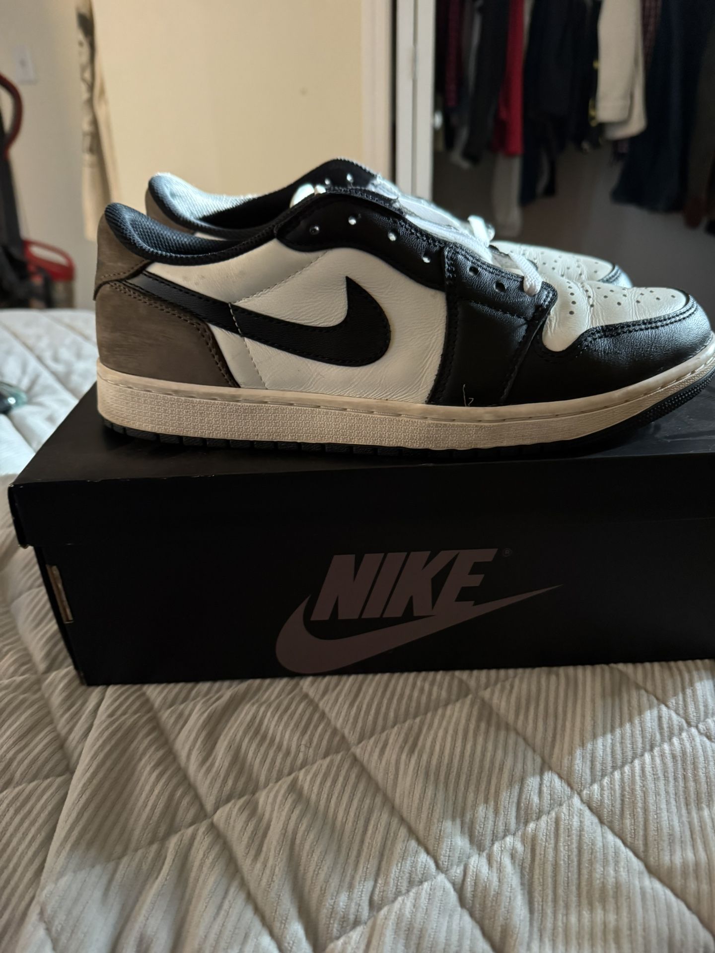 Jordan 1 Low Mocha