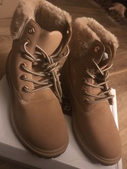 Ladies boots size 8