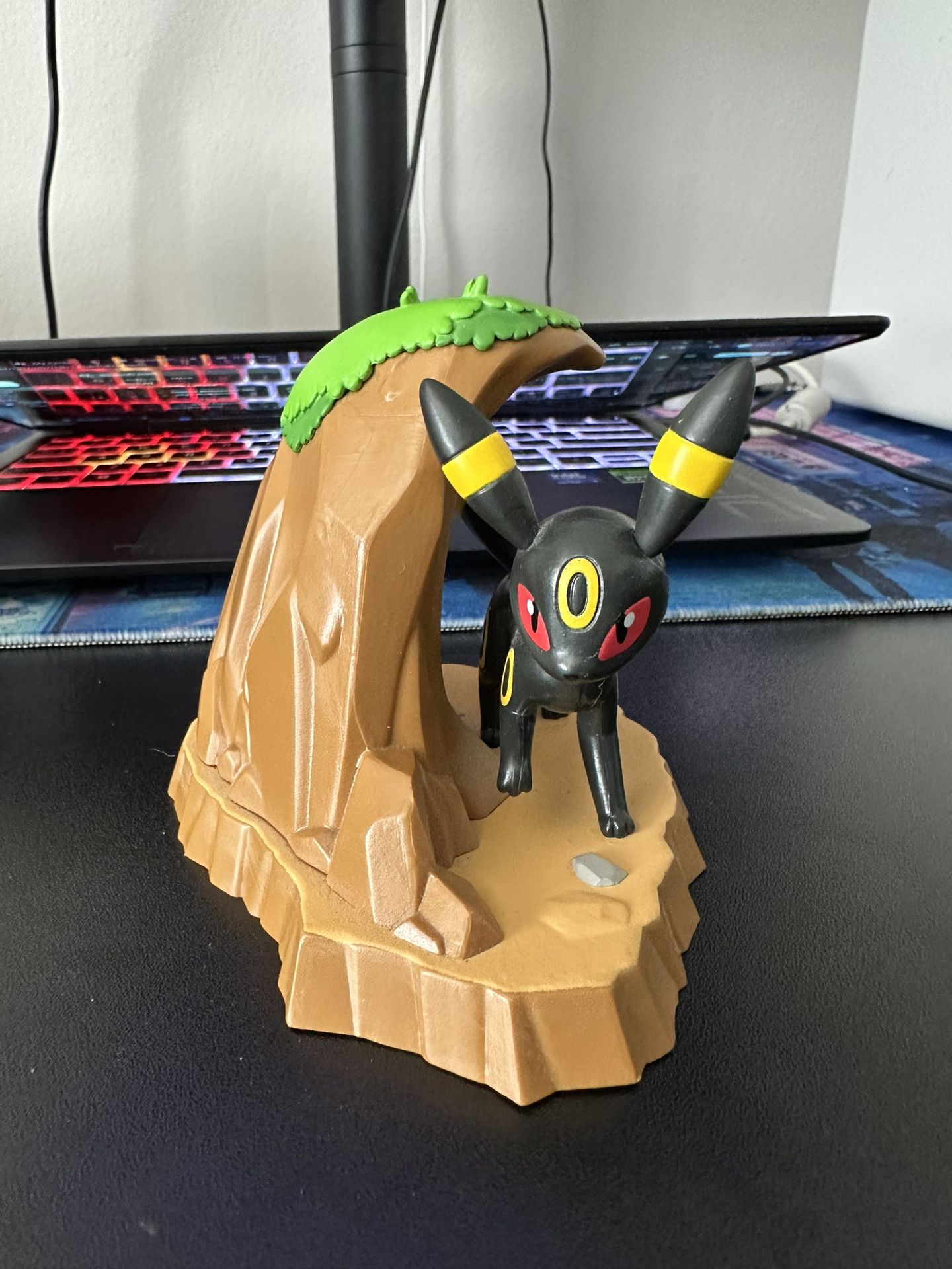 Mini Umbreon Figure *No box*