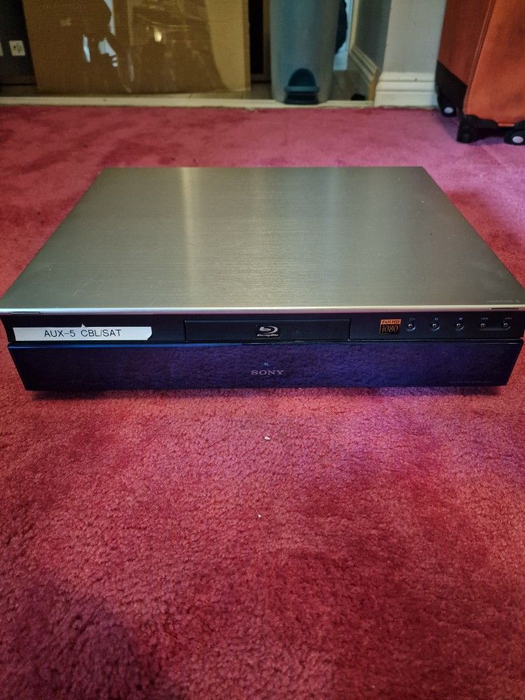 Sony DVD BLU RAY Player With Remote