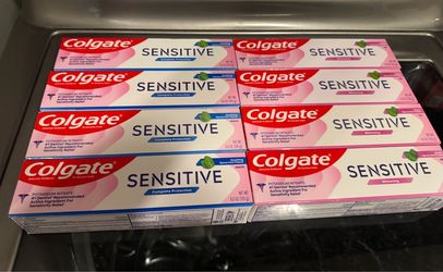 Brand new Colgate bundle (8) for ($20)(Cash only)(price is firm)