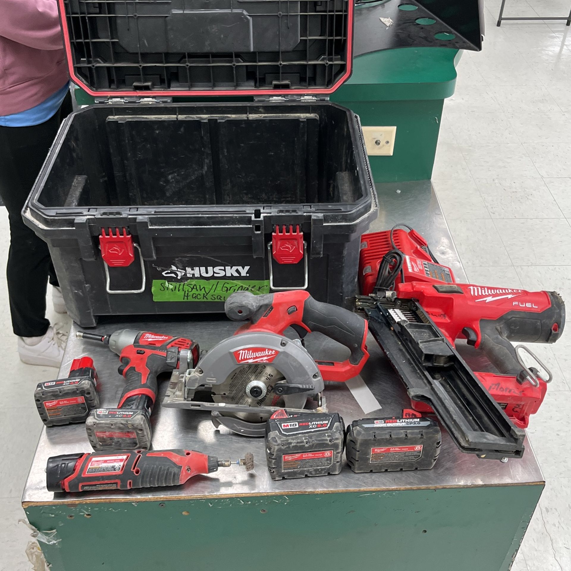 Milwaukee 4 Pc Cordless Combo Tool Set 4 Batteries And Charger And Case