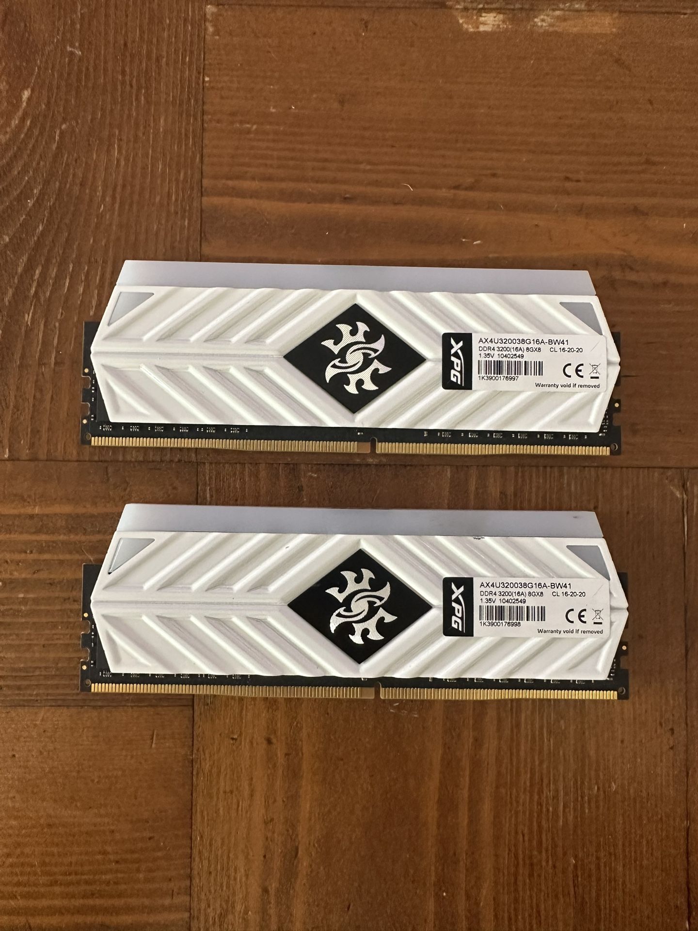 XPG RGB Ram 16GB (2x8) DDR4 3200 1.35V CL 16-20-20