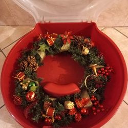 Large Wreath And Plastic Storage Container Combo 