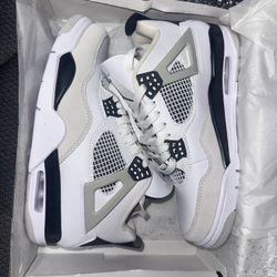 Jordan 4 ‘Military Black’ 8.5 M