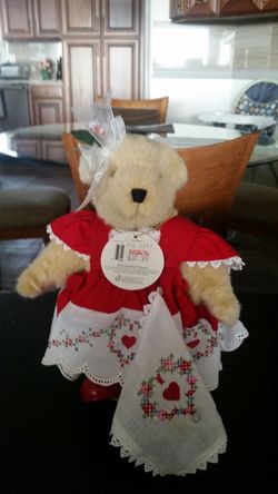 Muffy valentine vanderbears with stand